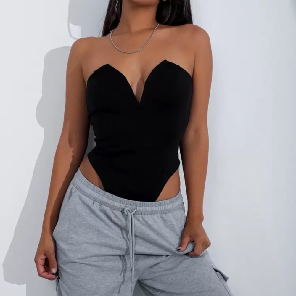 Black V Top Strapless Bodysuit